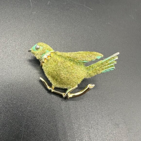 Vintage Bird Brooch Pin Flocked Green Gold Tone Mid Century Jewelry Kitschy - Picture 1 of 9
